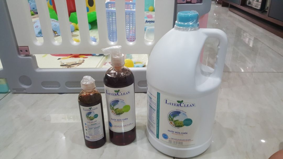 Rất thích. sp nay minh đa dùng nên oki. mùi quả hồng cũng rất thơm dễ chịu. đặt 1 can 5l và 1 chai 800ml dc tăng 1chai 300ml. thích vô cùng Rất thích. sp nay minh đa dùng nên oki. mùi quả hồng cũng rất thơm dễ chịu. đặt 1 can 5l và 1 chai 800ml dc tăng 1chai 300ml. thích vô cùng