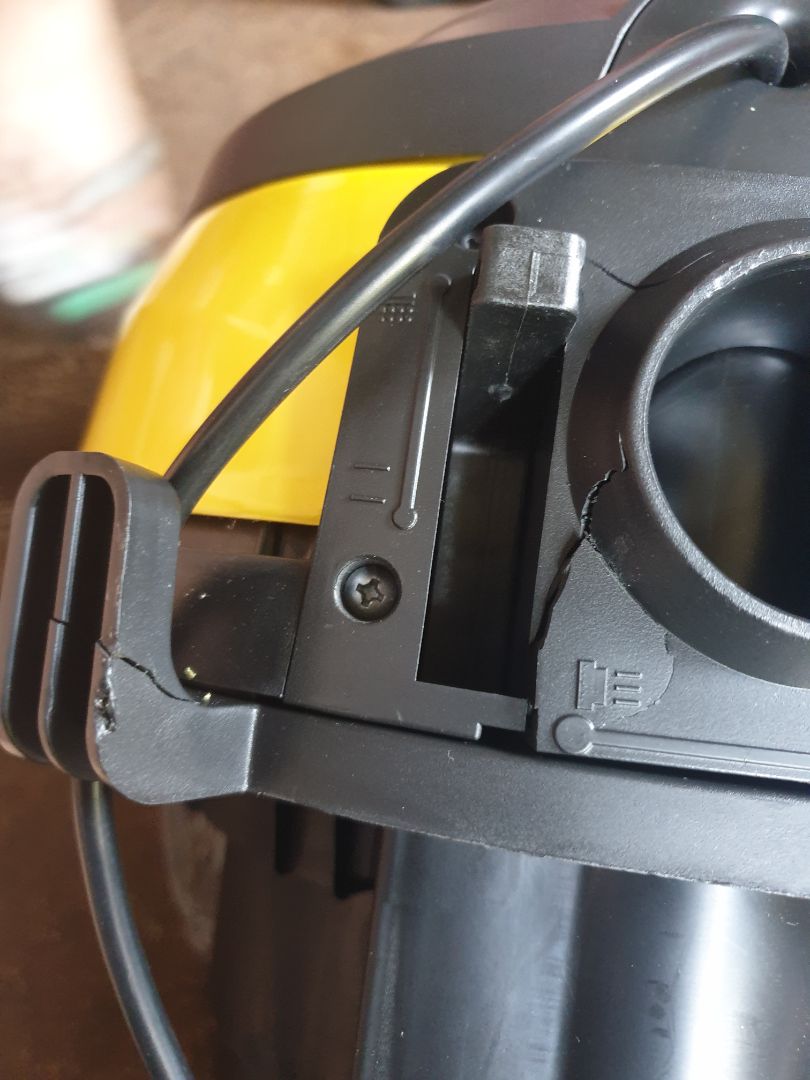 Hàng giao nhanh, đóng gói cẩn thận! Tuy nhiên mở ra kiểm tra thì bị vỡ nhựa phía đầu thổi! Mong Tiki kiểm tra và đổi lại sản phẩm khác