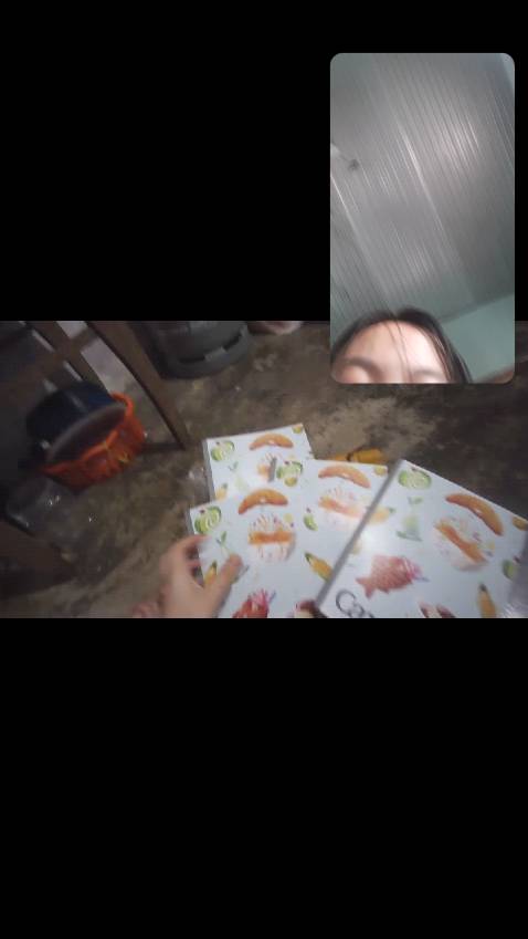 Sao đề là combo 5c mà giao 4c ạ?