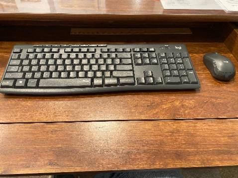 giá tốt, gõ nhẹ, không hoàn toàn im lặng, nhưng cũng ok, nhưng chuột và bàn phím chung 1 receiver, nếu chuột hư thì mua chuột khác lại thêm 1 receiver nữa :(