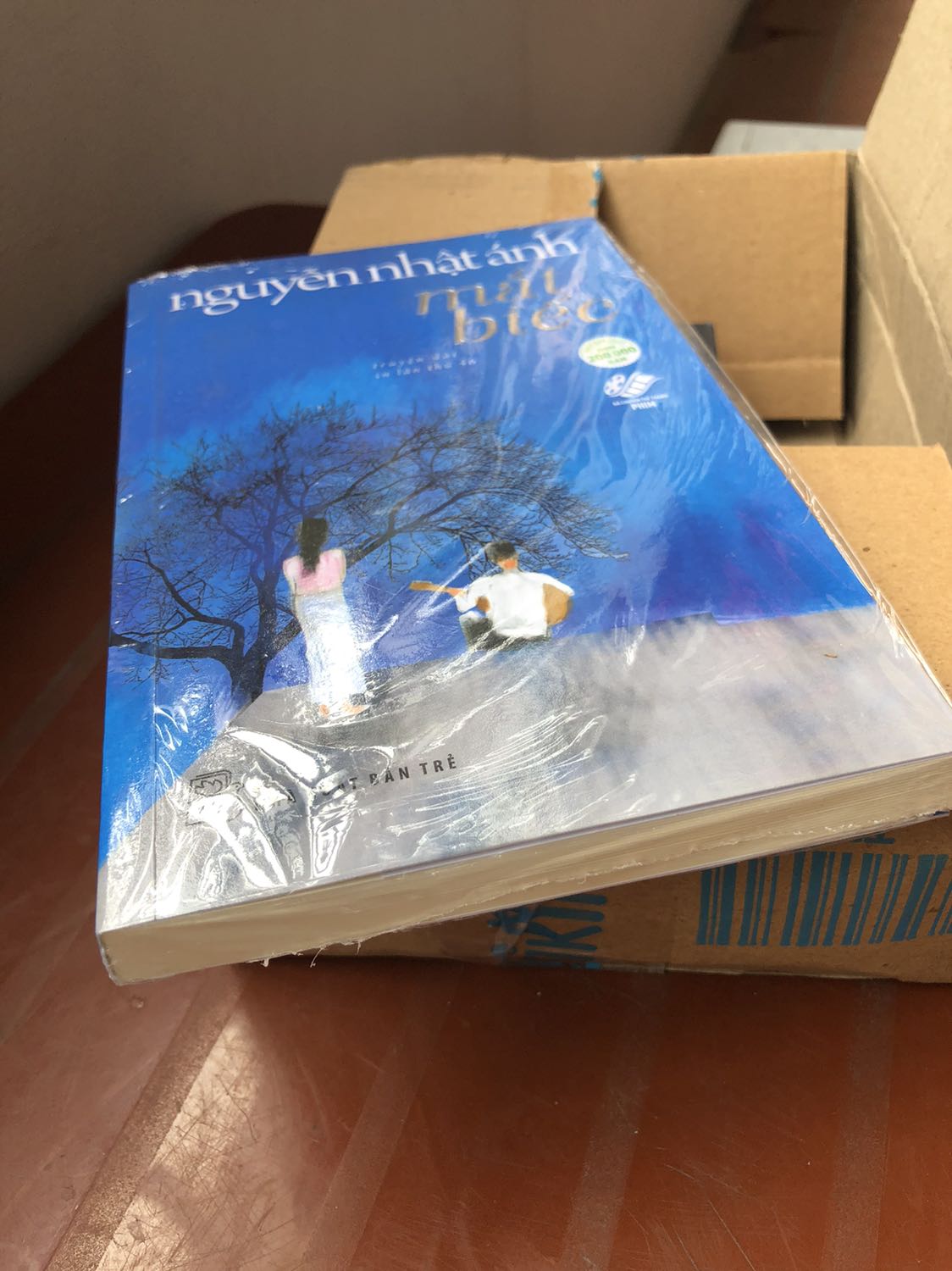 Thời gian nhận sách sau khi đặt khá nhanh, chất giấy khá ổn, nội dung thì có lẽ ai cũng biết Dũng, Ngạn và Hà Lan rùi nhỉ nên mình không đánh giá nữa. Về giá cả mình mua được sale còn 22 nghìn/cuốn nên tổng quát thì quá ok cho đơn này ?