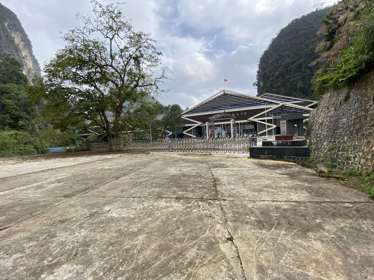 Giao hành nhanh. Nguyên hộp. Mua 2 cái dùng thấy khá ổn. Cần thời gian thêm để đánh giá ......................................