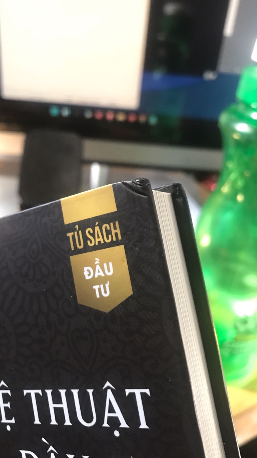 Giao hàng đúng hẹn. Lần thứ hai mua sách từ Happy Live, và vẫn rất ưng ý với cách thiết kế cũng như chất liệu của sách. 

Hơi xót khi unbox cuốn sách bị như hình trong quá trình vận chuyển. Nhưng vẫn sẵn sàng rate 5 sao cho Happy Live. 

Cảm ơn Happy Live.