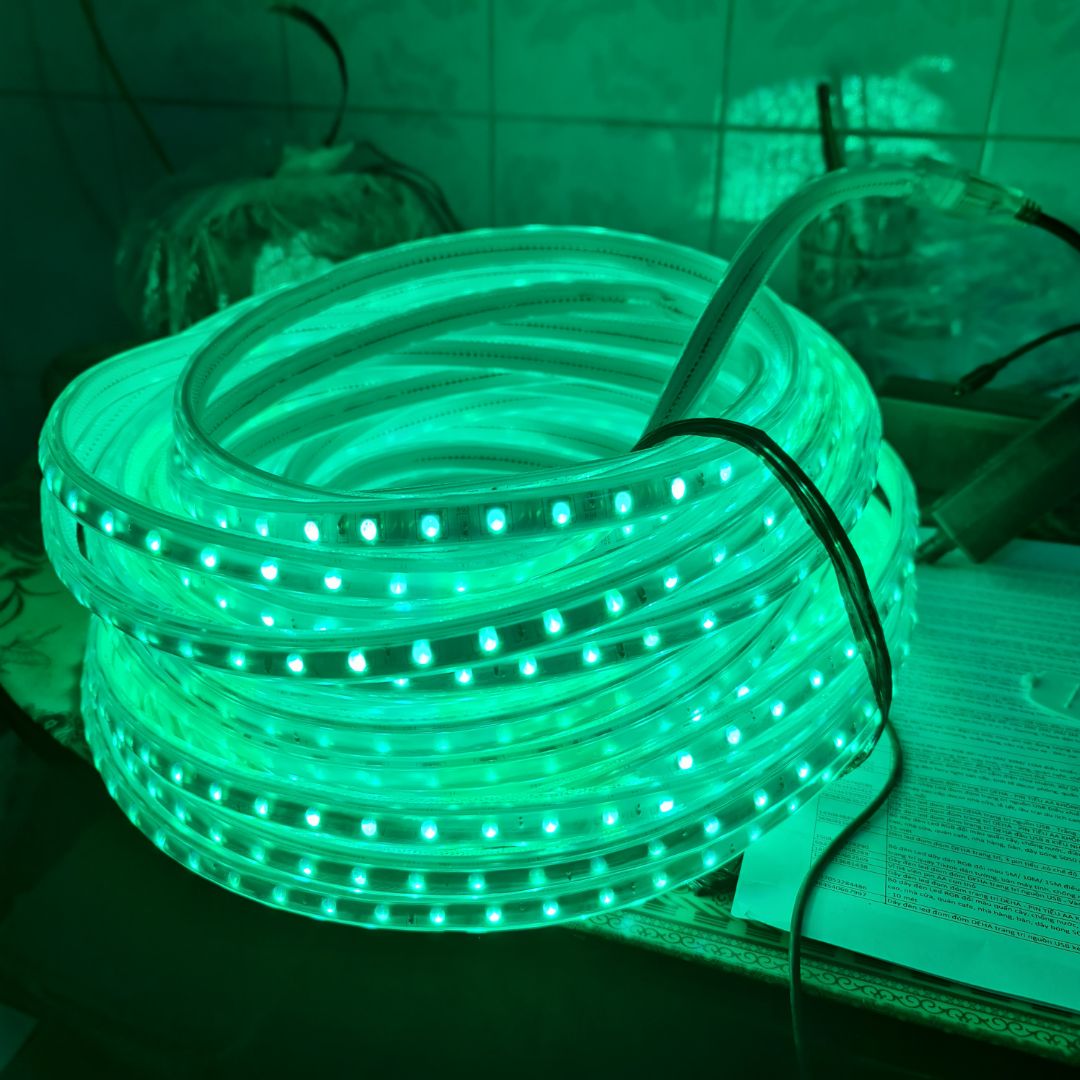 Đèn quá đẹp, nhìn siêu chắc chắn và bền, có điều khiển chọn được nhiều màu. Giá hợp lý. Lần sau sẽ ủng hộ.