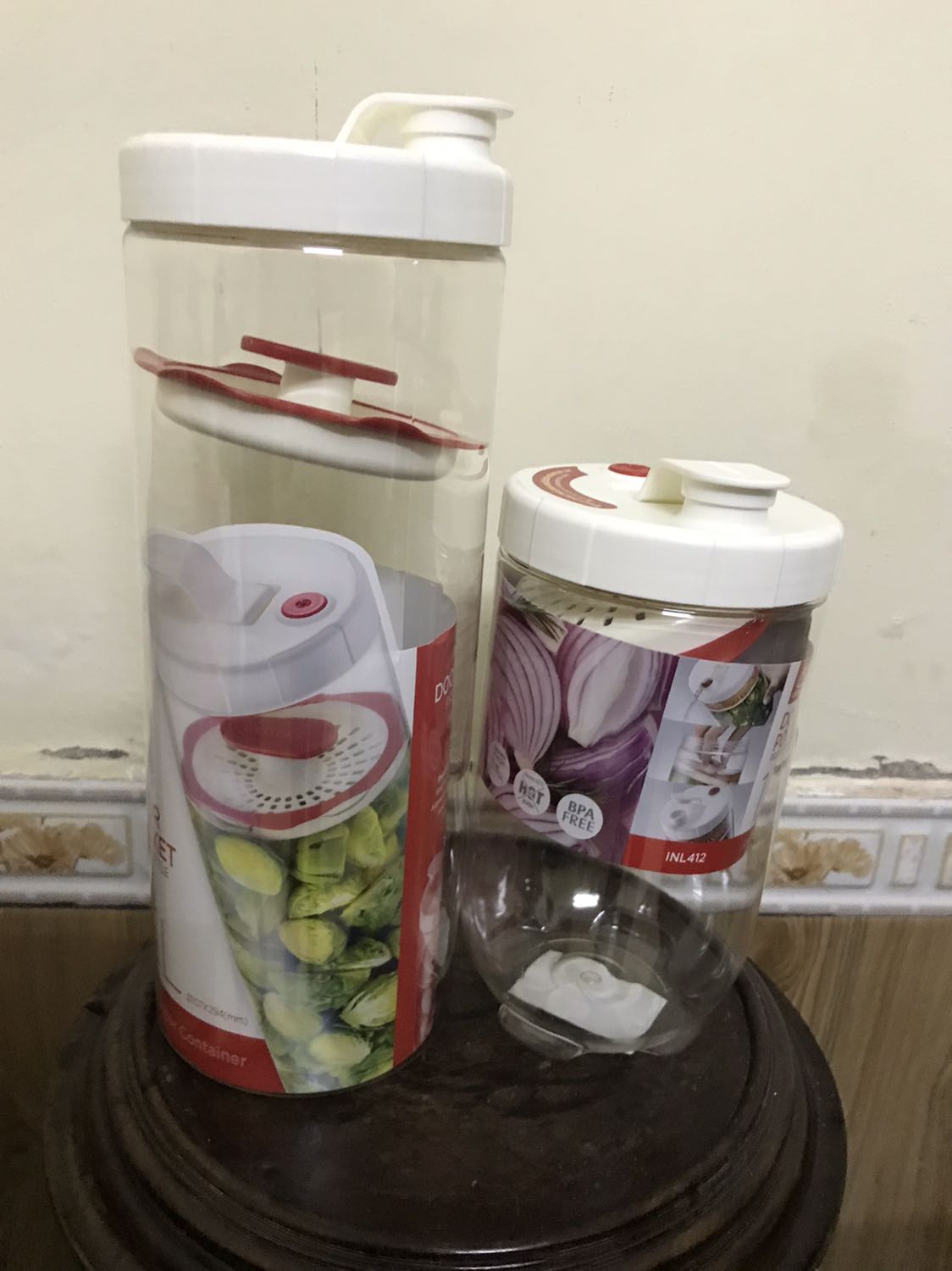 Cái hộp muối dưa này nhỏ như một cái chai. Để được trong tủ lạnh. Nếu muối ít thì rất Ok. Nhưng muối nhiều thì không được. Ý là nếu muối xổi thì rất tiện. Cho sop 5 sao. Hàng giao nhanh. Đóng gói cẩn thận.