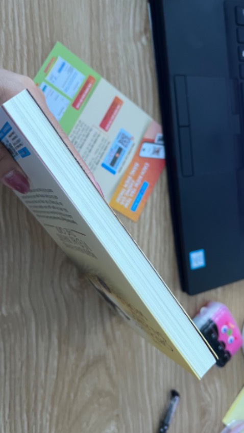 Sách này best seller rồi, mình được 1 người anh giới thiệu.
Chất sách mua tại shop oke, giấy đẹp, chắc chắn. Có tem chống giả, có bookmark, sách không bị bụi giấy bẩn