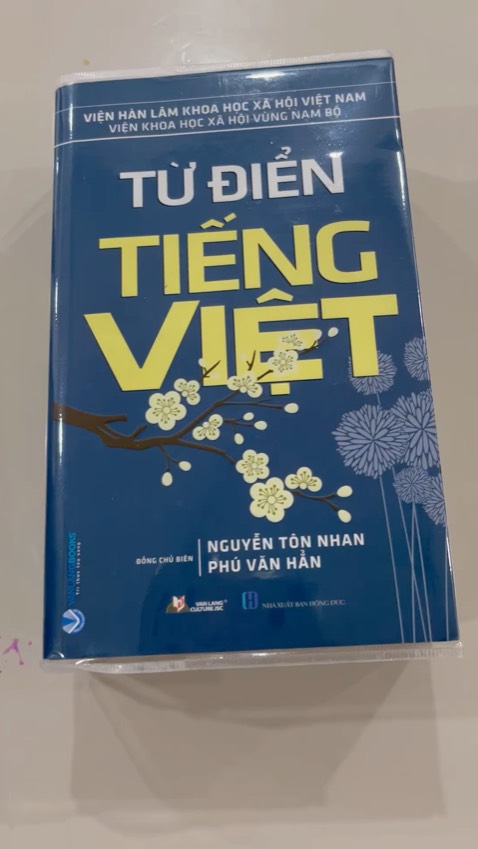Nhỏ gọn, dễ tra từ, nếu bổ sung thêm ví dụ sẽ dễ hiểu hơn nữa