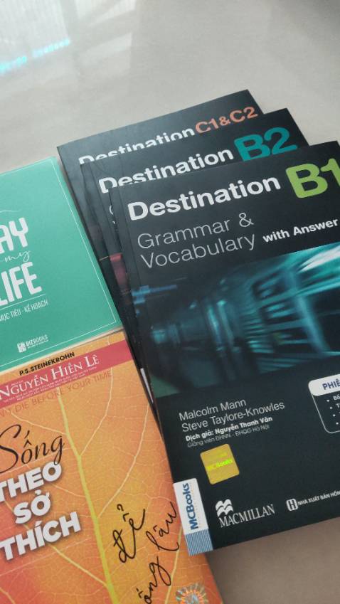 Giao hàng siêu nhanh. Shipper lịch sự, vui vẻ.
Sách chân ái Destination thì khỏi bàn. Nay mình mua phiên bản mới với nhiều tiện ích bổ sung giúp việc học hiểu và học sâu hơn. Sách mới xuất bản từ cuối tháng 5/2023 luôn. Lại đươc tặng kèm 2 món quà hết sức quý.