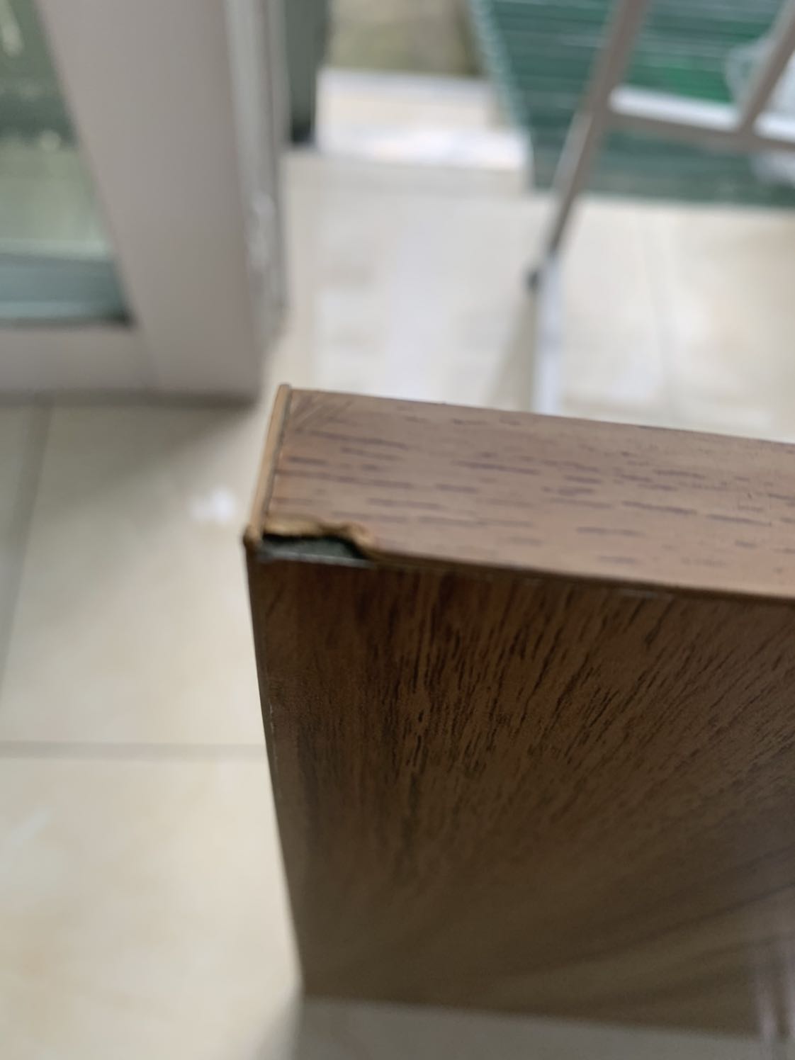 Ship nhanh, sơn hơi mỏng nên dễ bị tróc, kệ cao so với nhu cầu, nên mình khoan hạ thấp xuống.  Nhìn chung sản phẩm dùng tạm ổn.