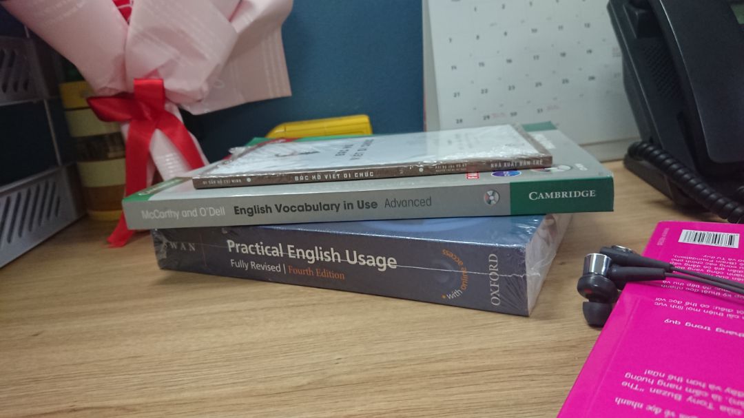 Kiến thức siêu nhiều nên để mà ngồi đọc trong 1 lần thì không khả thi. Sách hợp với việc thi thoảng đọc thêm một vài unit để bổ sung kiến thức thôi nè. Nhưng kiến thức siêu hay và thực tế, nên mua ạ.