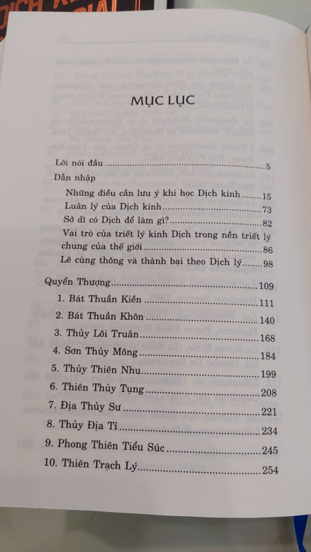 "Khía cạnh quan trọng nhất của Kinh dịch là chỉ lối đưa đường cho con người xây dựng một cuộc nhân sinh lý tưởng, một xã hội tự do cho những con người tự do." Cám ơn nhà xuất bản trẻ với bộ sách giá trị của học giả Thu Giang Nguyễn Duy Cần.