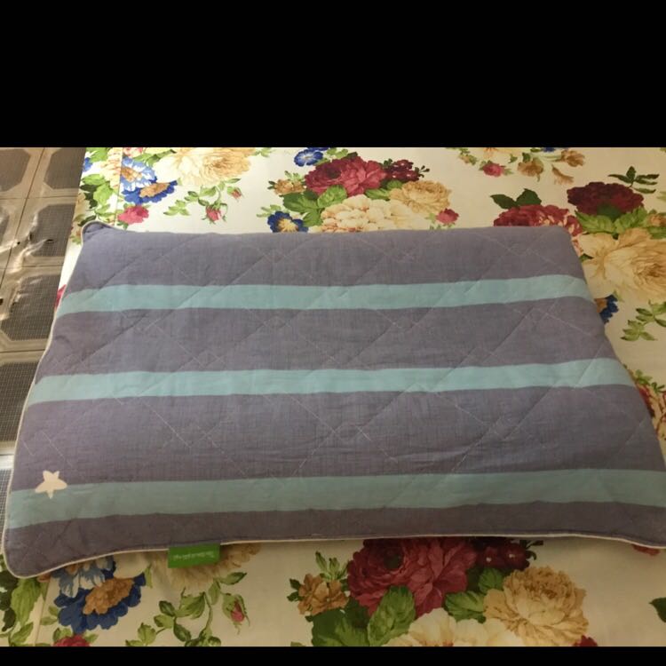 Mình rất hài lòng về sản phẩm và dịch vụ chăm sóc khách hàng của shop. Giao hàng nhanh, giao xong có nhân viên gọi điện kiểm tra mình đã nhận được chưa. Về sản phẩm, ngày đầu nằm không quen, sau đó thấy rất ok. Thank shop.