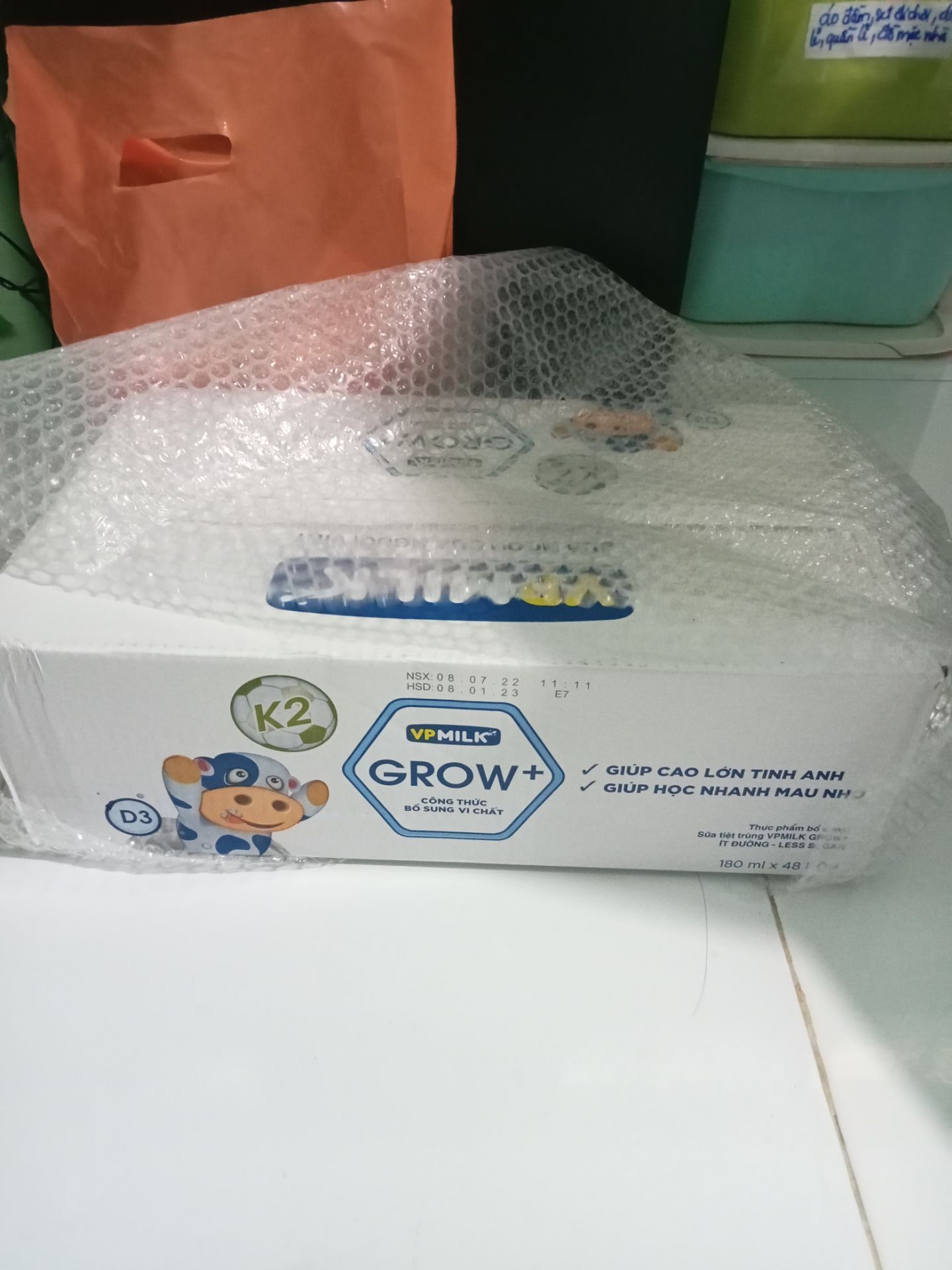 giao nhanh, sữa date xa lắm, ok lắm nè