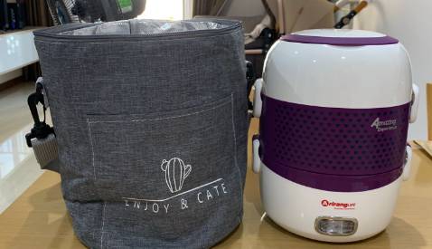 Giao hàng nhanh nồi khá cứng cáp làm nóng nhanh ncl chất lượngggg mong là dùng được lâu dài. màu sắc trầm xám nên sạch, bên trong giữ nhiệt tốt!!