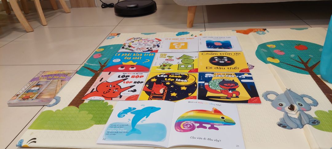 Sách quá đẹp, màu sắc rõ nét dc in trên giấy bìa cứng láng bóng,  nội dung của ehon thì đơn giản nên bé 18 tháng rất thích. Mua sale nên dc giá tốt từ tiki trading.