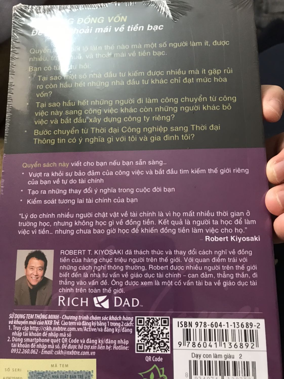 Mình khá là hài lòng về cuốn sách. Tiki giao hàng và bọc hàng rất cẩn thận,hàng được bọc nilon trong quá trình vận chuyển. Cuốn sách khá là hay và ý nghĩa. Mua cuốn sách là một quyết định đúng đắn