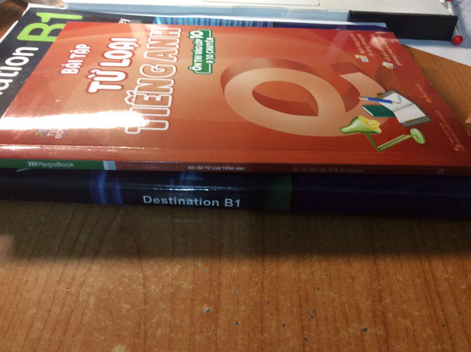 Sách hay, phần đáp án có giải thích đầy đủ, không có gì để chê nma sách hơi mỏng:”)