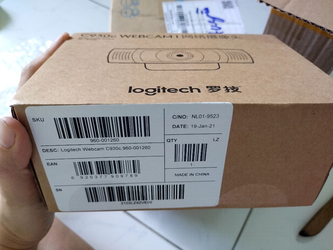 ưng từ giao hàng đóng gói đến lúc nhận hàng, khui hàng và trải nghiệm. Nhu cầu dùng cơ bản thì set up nhanh, mà thích làm này làm kia thì hơi mất thời gian để vọc software 1 xíu.
Mình chỉ thắc mắc là k biết tại sao seal lại bị rạch trước khi mình mở ra thôi. Nhưng vì giá mềm hơn các shop khác nên cho qua he