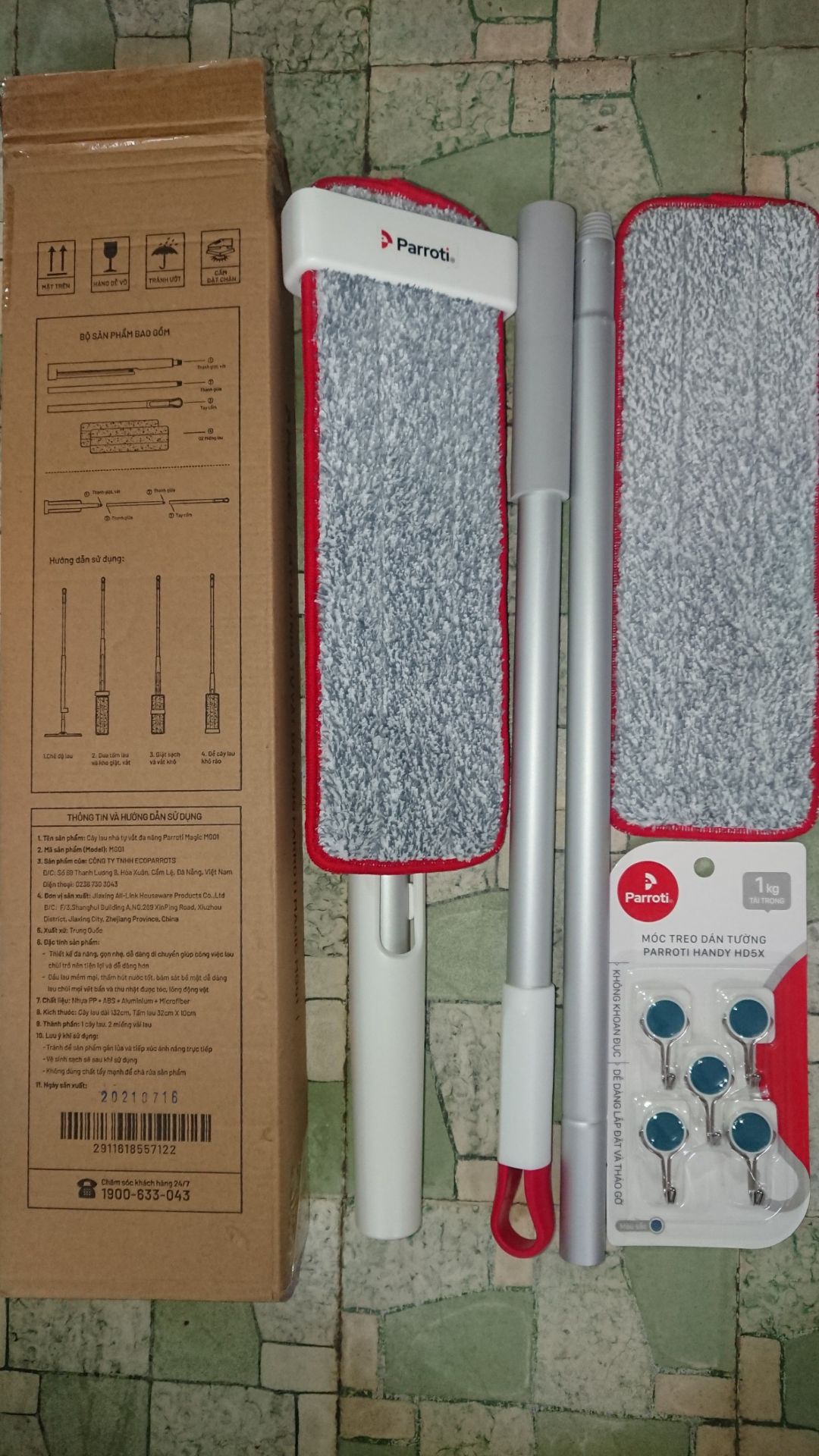 _ Đóng gói kỹ.
_ Đủ số lượng linh kiện kèm quà tặng.
_ Lau sạch nhưng giẻ lau có vẻ hít mặt sàn quá nên lau rất nhanh mệt và mỏi tay.
_ Chỗ nối giữa các ống dễ bị tuôn ngược trở ra mặc dù đã siết hết mức rồi.
_ Không thể xoay ngang giẻ lau khi lau ở dưới gầm thấp.