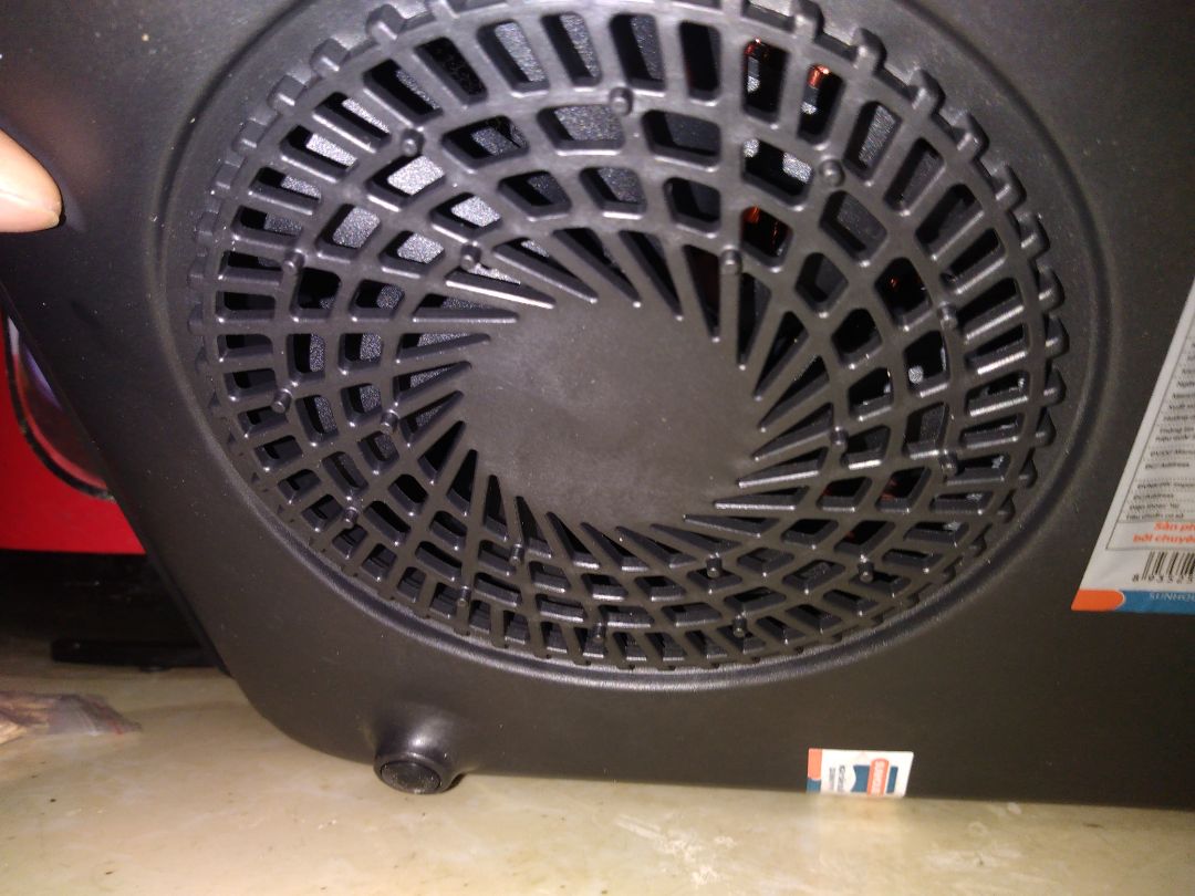 Giao hàng nhanh. bếp khá dày, kính nhìn mỏng manh, nhiều chức năng, tuy nhiên ít cấp chỉnh nhiệt. Nồi lẩu thì chán mấy cái núm nhựa quá. tầm giá 700k giao hàng tận nơi thì vậy là ổn trong tầm giá Giao hàng nhanh. bếp khá dày, kính nhìn mỏng manh, nhiều chức năng, tuy nhiên ít cấp chỉnh nhiệt. Nồi lẩu thì chán mấy cái núm nhựa quá. tầm giá 700k giao hàng tận nơi thì vậy là ổn trong tầm giá