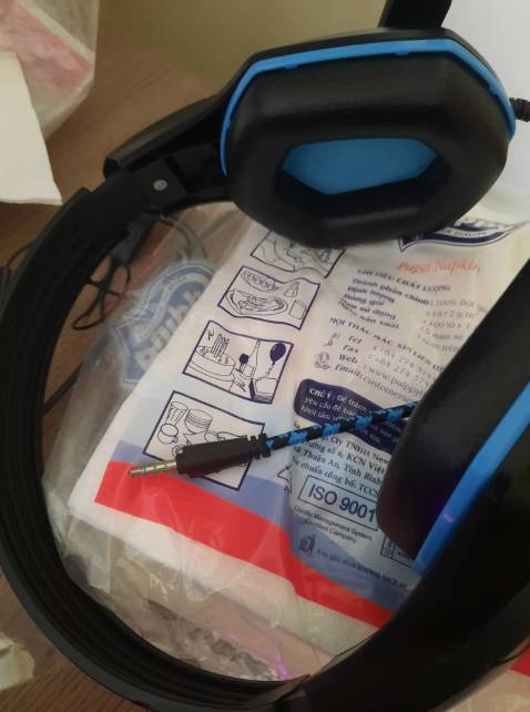 Ghi tên rõ to tai nghe kèm mic nhưng giao hàng ko hề có jack cắm mic, mua về ko xài được!!! cái mic trên tai chỉ để trang trí Ghi tên rõ to tai nghe kèm mic nhưng giao hàng ko hề có jack cắm mic, mua về ko xài được!!! cái mic trên tai chỉ để trang trí