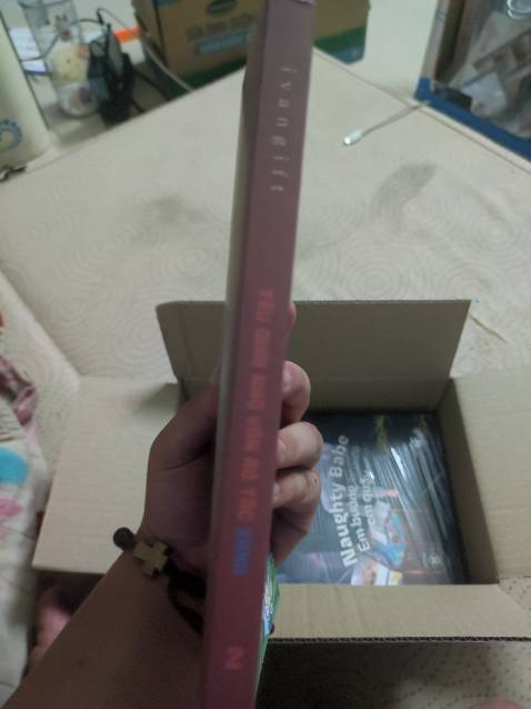 Nội dung hay nét vẽ xinh xỉu ảnh bìa cũng đẹp nữa nhìn mát mắt mà bookmark bị cong tý xíu buồn nhiều chút 😞