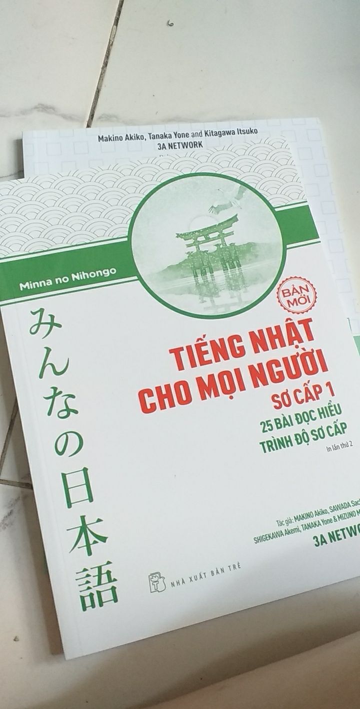 Đang tính học thêm 2 cuốn này vì 4 cuốn kia thấy không đủ. Giá vận chuyển hơi chát nhưng toàn bộ quá trình giao hàng, đóng gói hay tình trạng sản phẩm không có gì để chê. Đang tính học thêm 2 cuốn này vì 4 cuốn kia thấy không đủ. Giá vận chuyển hơi chát nhưng toàn bộ quá trình giao hàng, đóng gói hay tình trạng sản phẩm không có gì để chê.