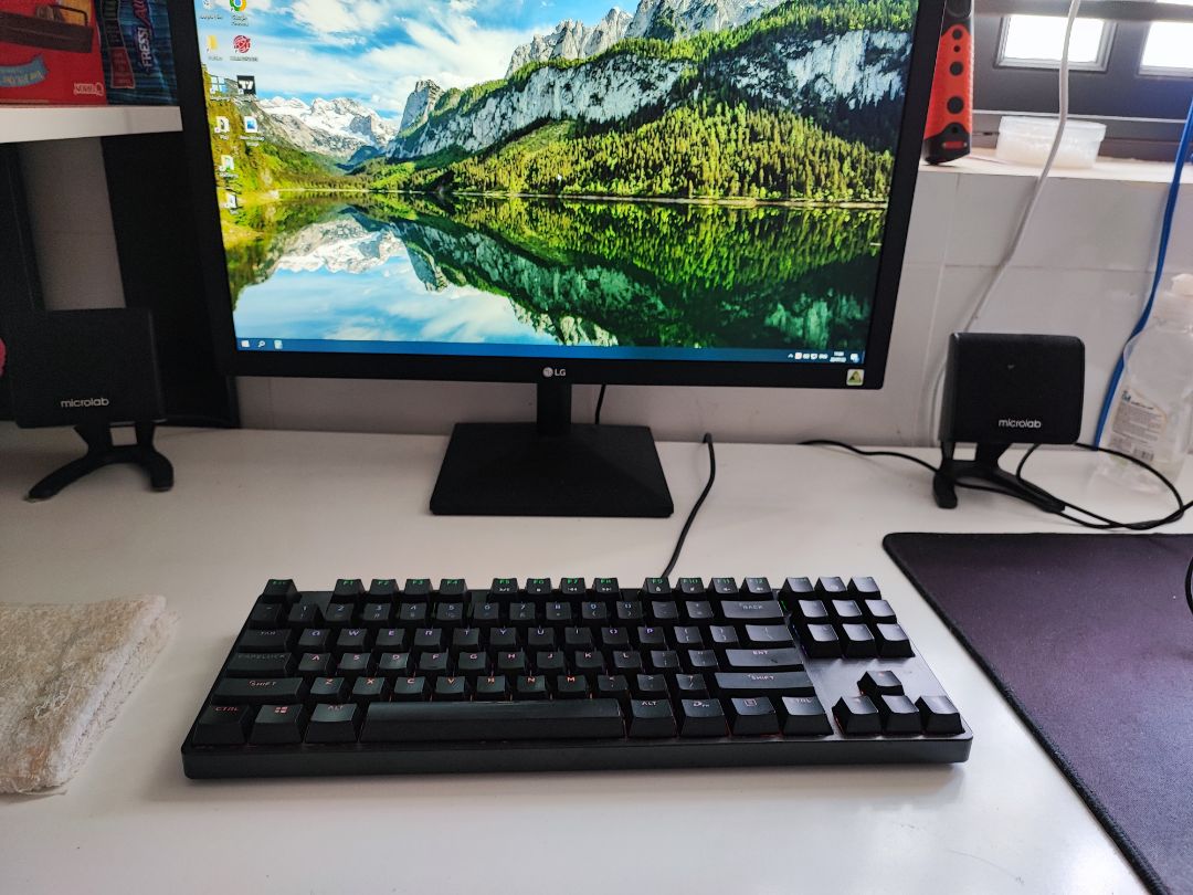 Rất hài lòng về sản phẩm này ở các điểm sau:
1. Chất lượng âm thanh ổn, to, vặn max âm thanh không bị rè như nhiều bạn phản hồi, bass  cũng nghe khá ổn. (Đối với người không có yêu cầu cao về chất lượng âm thanh như mình). Quá ổn với tầm giá này, hơn những gì mình kỳ vọng.
2. Hình thức đẹp.Kết nối ổn định giây to chắc chắn chứ không mỏng manh như nhiều bạn phản hồi.
3. Tiki giao hàng nhanh, hàng được đóng gói kỹ càng chắc chắn. Rất hài lòng, sẽ còn ủng hộ tiki nhiều.