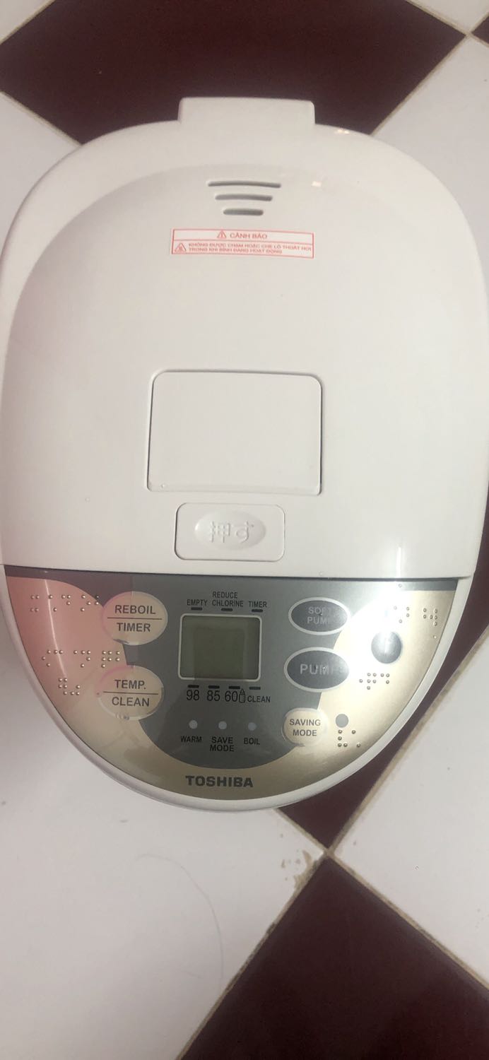 sản phẩm dùng tốt nhưng ban đầu xài vẫn nghe mùi nhựa hơi nhiều . Bình toả nhiêt nhiều nên bàn gỗ để bình nóng ran sau khi để 30p