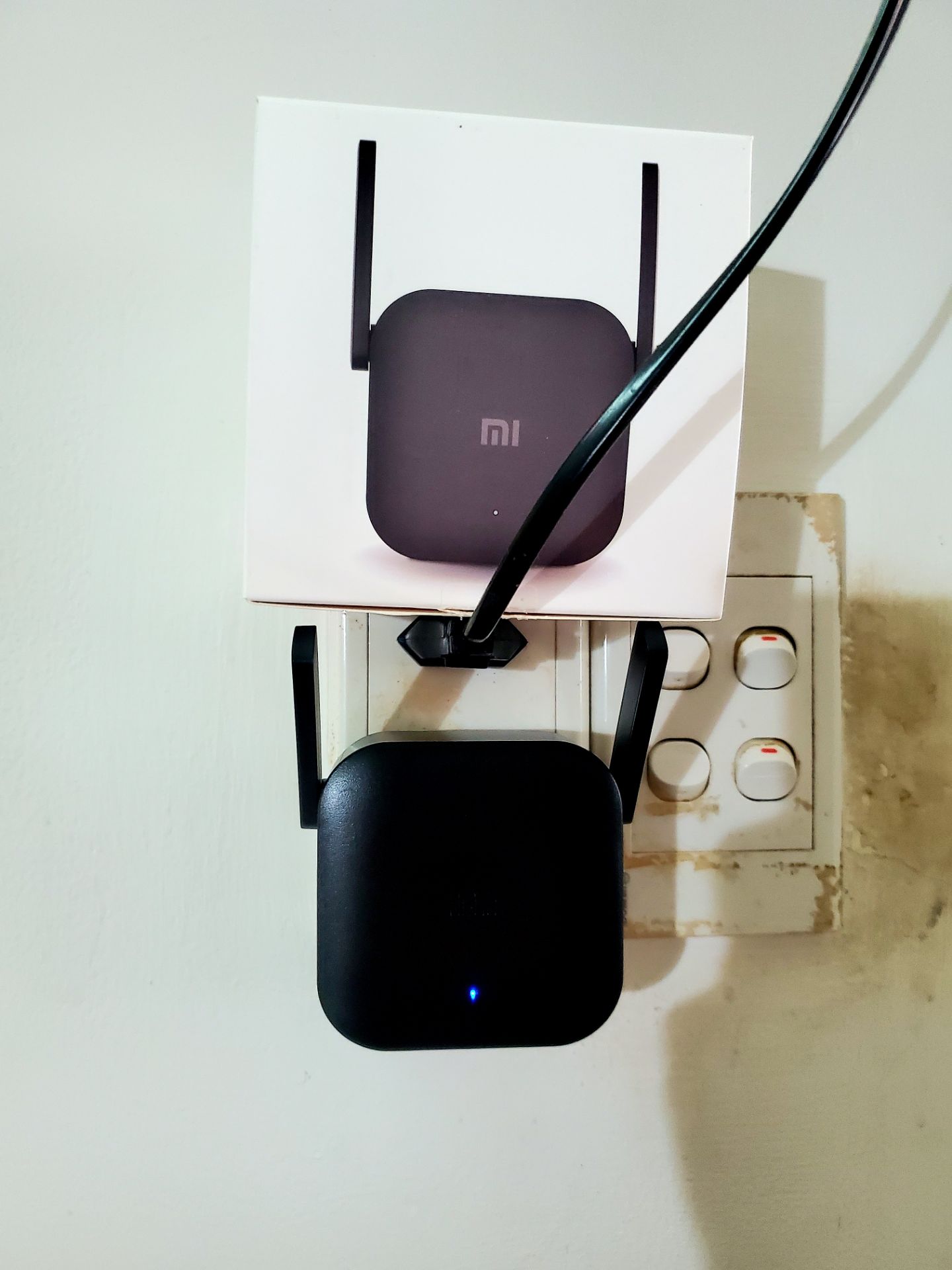 Rất tốt. Giao hàng nhanh, đóng gói tốt và vận hành ngon lành. Tuy phải mất buổi sáng để cài được, không kết nối được như hình, song khi mình đổi cài đặt bằng 1 cái điện thoại khác thì lại cài được một cách dễ dàng. Đây cũng là mẹo cho ai không kích hoạt được nhé. Tặng shop 5 sao.