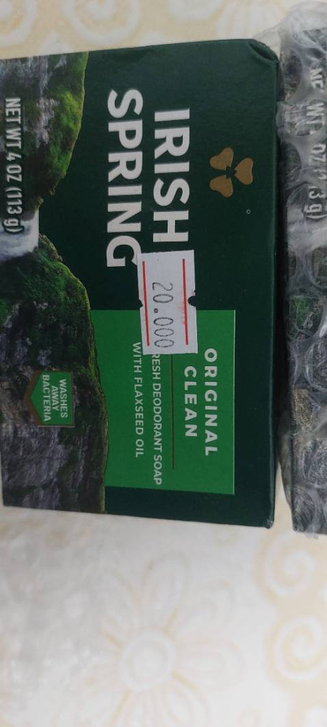 Giá bán lẻ 1 sản phẩm (tag dán trên mỗi cục xà bông) chỉ có 20,000. Mà Tiki bán block 10 cục giá 220,000???
Sản phẩm cũ xì, hộp móp méo, đóng gói sơ sài.
