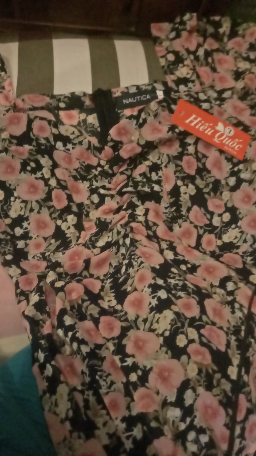 dam kg giong nhu hinh, qua that vong , hoa to kg dep,mac vao gia xau va rat la que nua,  minh mua dam Tiki rat nhieu lan nhung sau khi mua chiec nay co le ...