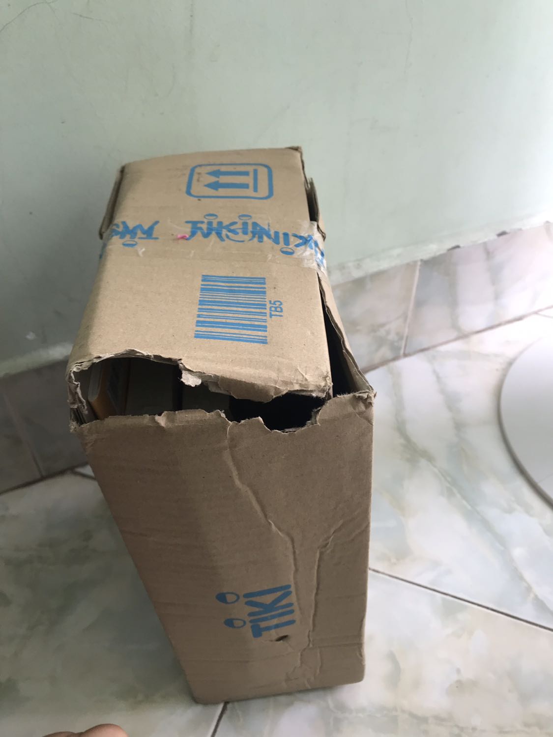 Khâu đóng gói của tiki đơn hàng này kém quá. Rách tả tơi. Mà mình thấy trong đơn có 1 coupon lũ xì sách mà sao mở ra ko có vậy ạ?