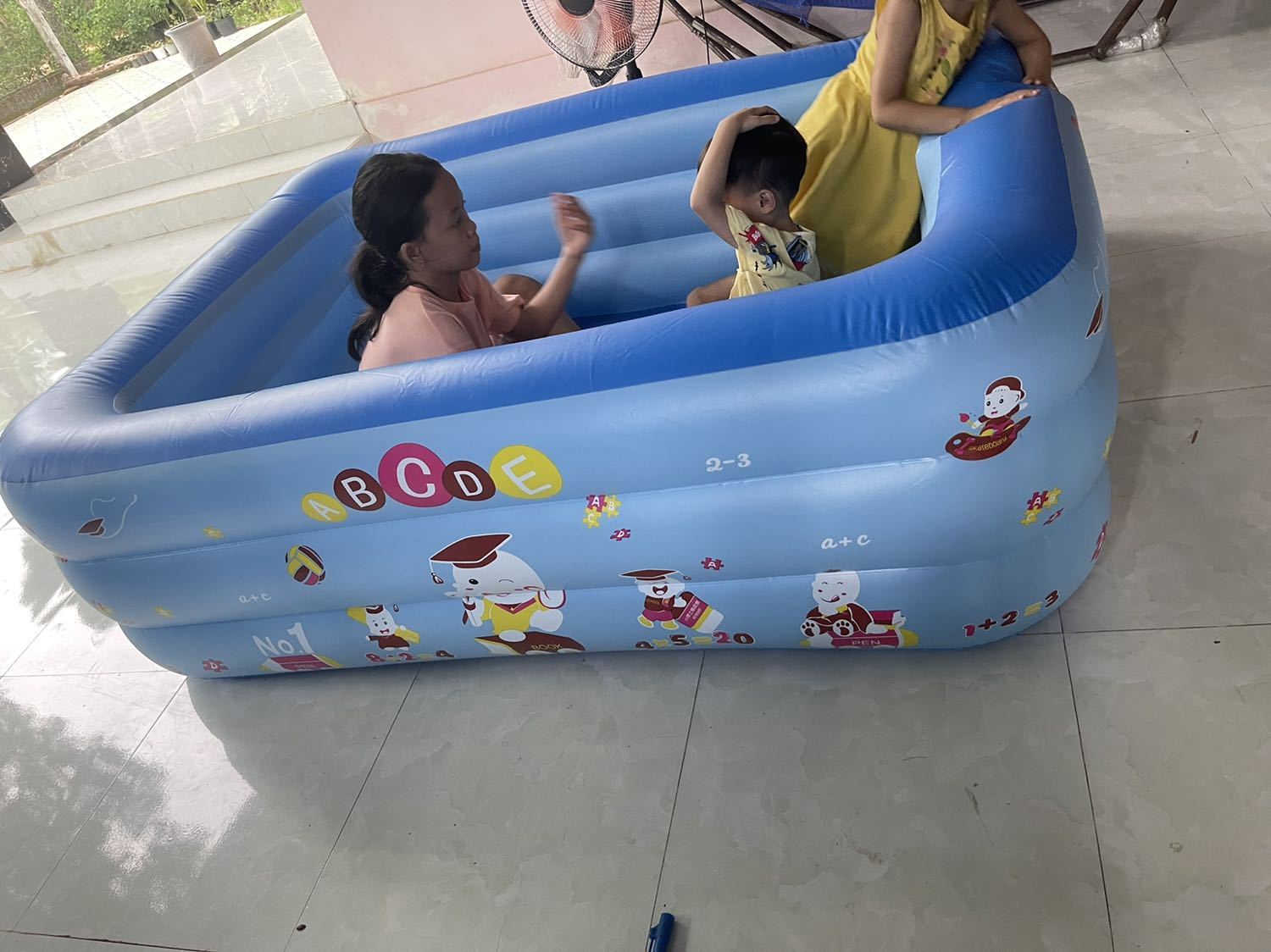 Phao đẹp, có tặng bơm điện rất tiện