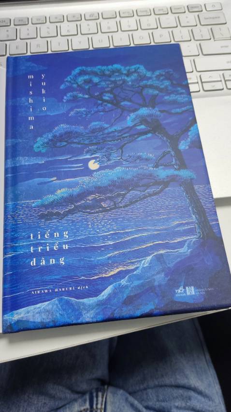 Sách được đóng gói cẩn thận, giao hàng cũng nhanh lắm. Bìa cứng rất thích, nội dung chưa đọc nhưng thấy đk review khá tốt. Hopefully