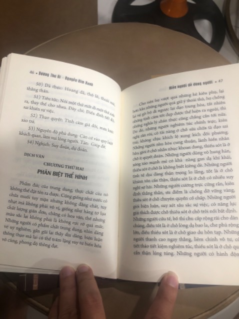 Chất lượng giấy và bìa tốt, giao hàng đầy đủ, 10 điểm hình thức
Nhưng nội dung thì cá nhân đánh giá không được như mong đợi như khi coi các clip quảng cáo ngắn trên ***, ***,…! Cụ thể
1, Cổ học tinh hoa: có nhiều truyện ngắn nhưng hầu như chỉ là các câu chuyện đời thường, ko có gì mang tính “tinh hoa”, khác hẳn các câu truyện “thâm sâu” như quảng cáo trên ***, *** nếu bạn mua sách vì coi các clip này
2,Trí tuệ người xưa: chủ yếu là các câu chuyện thời chiến xưa của Trung Quốc (Xuân Thu Chiến Quốc, Ngũ Đại Đường, Tam Quốc,…), nhiều quá chưa đọc hết nhưng đọc được vài ba chục trang thì thấy không như mong đợi
3, Hiểu người để dùng người + 4, Đạo lý người xưa: riêng 2 quyển này thì pó tay không đọc nổi, giống như đọc kinh vậy!
Quan điểm cá nhân, do mua sách khi coi quảng cáo trên ***, ***, có thể không đúng với người khác! Trân trọng