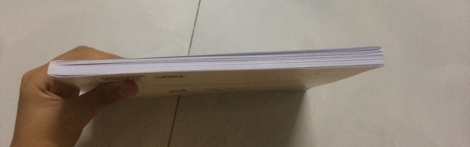 Giá cả khá là hợp lý nha. Giao hàng thì cực kì nhanh luôn mình cứ tưởng là phải cả tuần nó mới về mà mới đặt hôm 1/6 là qua ngày mai đã giao rồi. Chất giấy phù hợp cho vẽ màu nước,màu chì tại vì mình ko hay sài màu sáp nên ko biết là tô len có đẹp ko nên mìn ko thể chia sẻ được. Đặc biệt là nó rất là dày luôn lúc đầu mình cứ nghĩ là nó rất là mỏng nhưng khi giao tới thì mình mở ra mình cảm giác quá bất ngờ vì nó tới 95 trang lận. Nếu ai có định mua sách tô màu thì đặc biệt nên mau thử em này về nha đảm bảo là sẽ ko để cho mọi người thấy vọng đâu.