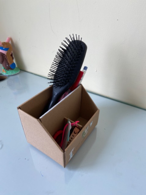 hộp chắc chắn, dễ lắp ghép nhưng khá nhỏ