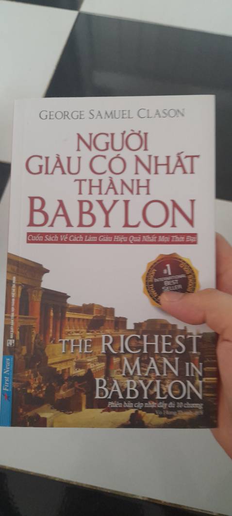 Sẽ không bao giờ hết tiền khi đọc và áp dụng những bài học từ cuốn sách này! Nội dung khá cuốn hút! Cảm giác như đọc truyện cổ tích vậy chứ không phải một cuốn sách chỉ dẫn bình thường! Giá ở tiki thì rẻ nhất rồi (nên mua 1 lần 2,3 cuốn để còn đc giảm phí ship)