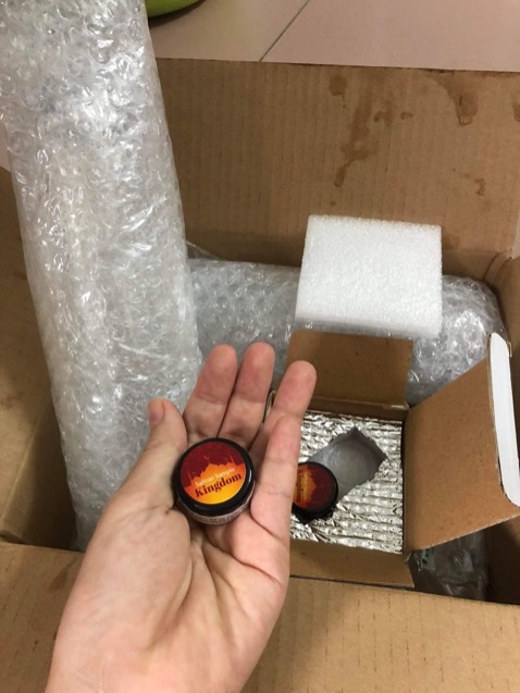 Giao hàng nhanh, đóng gói cẩn thận, được tặng bình thuỷ tinh đẹp, uống ngủ ngon hơn