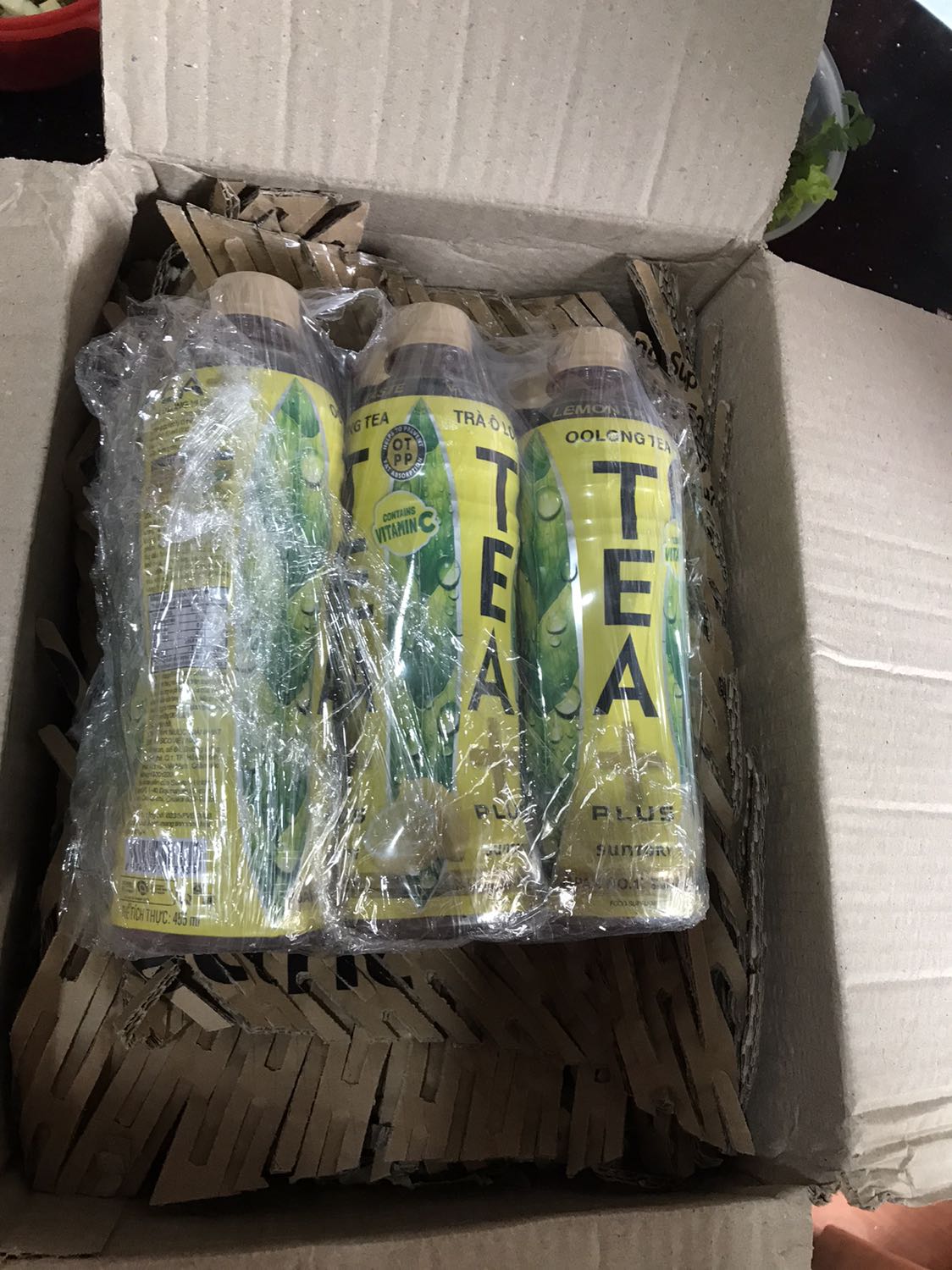 Hàng KM thì đóng gói kỹ lưỡng khỏi chê.Hàng mua thì bọc mỗi cái nilon r dán băng ngang thùng 😂 Nói chung là trải nghiệm đơn đầu rất thích :)