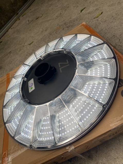 Giao hàng nhanh đóng gói rất cẩn thận chắc chắn. 
Giao đúng sản phẩm lắp lên ánh sáng rất ưng ý , đã ủng hộ shop rồi và sẽ ủng hộ tiếp.