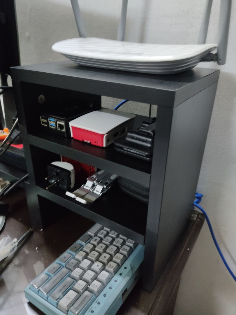 rất ok nha, ốc lắp đủ chắc chắc mà rất dễ tháo ra, mình lắp sai nên tháo ra mấy lần, đúng là đơn giản mà đẹp nha. có cho miếng che lỗ gắn ốc nhưng mà mình ko xài, để đinh ốc v cho đẹp 😂😂😂