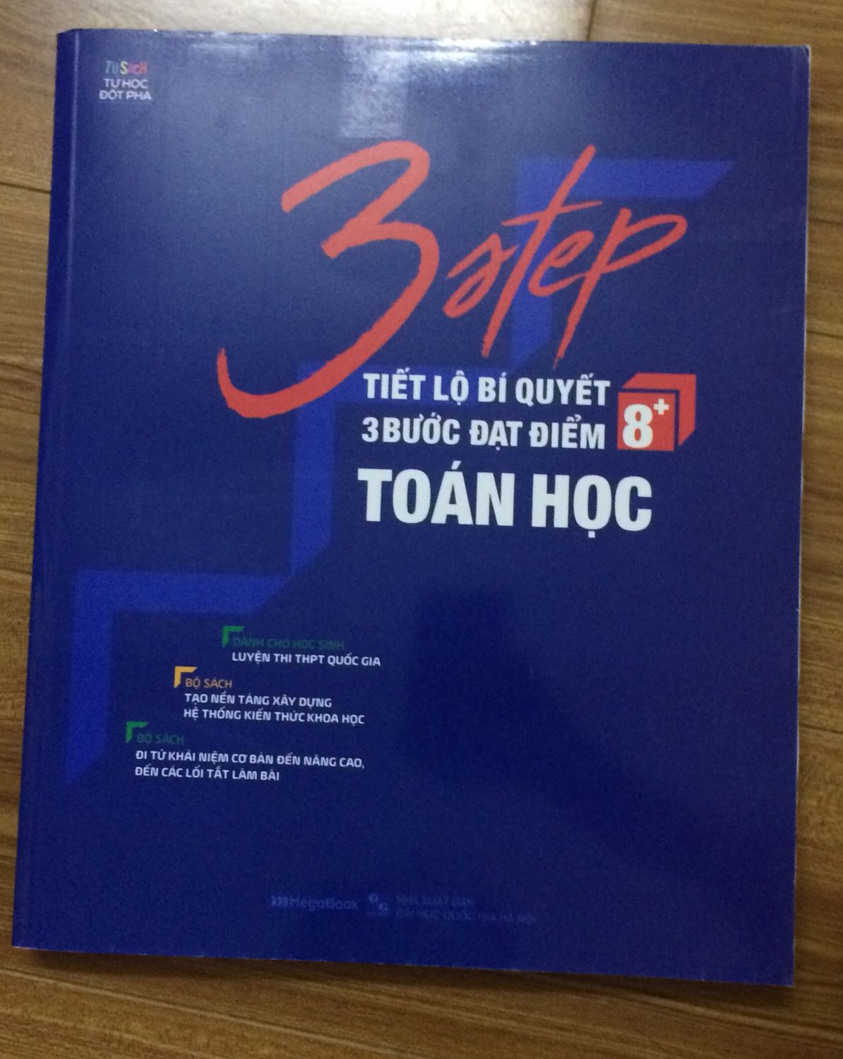 Sách được trình bày và giải rất chi tiết và dễ hiểu, có cả cách bấm máy tính nữa , được gói rất cẩn thận , còn kèm cả tập phiếu trả lời trắc nghiệm , giao hàng nhanh