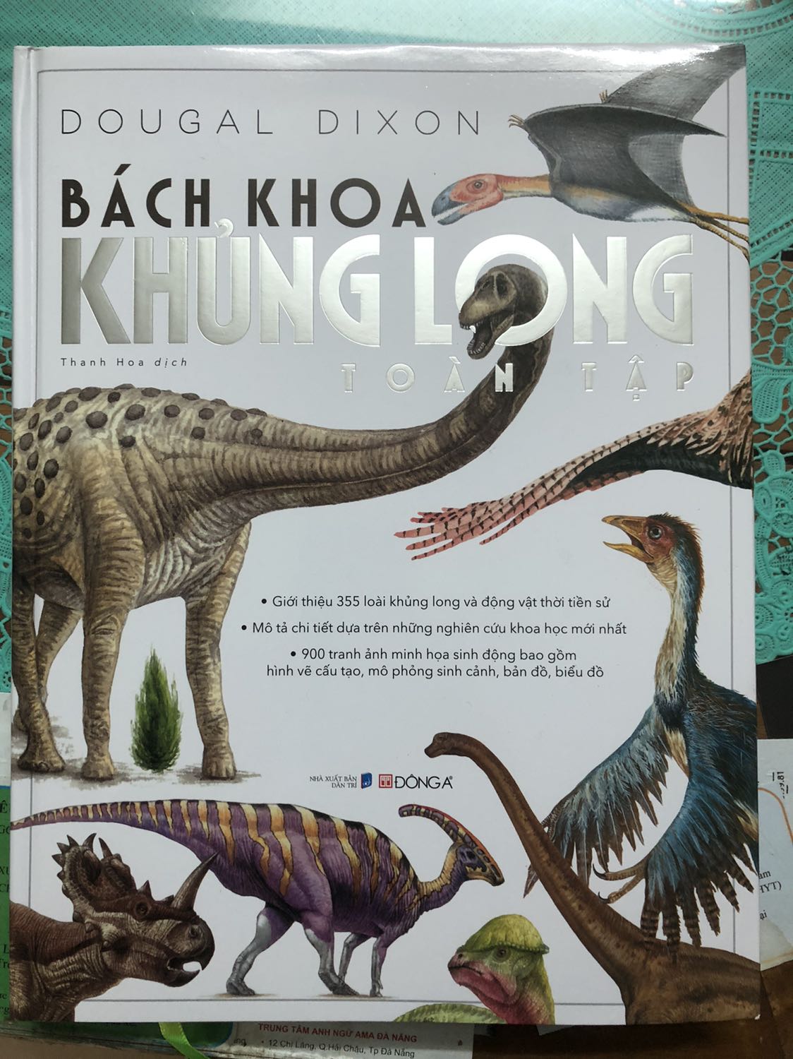 Hàng giao nhanh, đóng hộp cẩn thận, chắc chắn. Cu con mình rất thích vì sách viết rất đầy đủ về các loại khủng long. Sách được đóng bìa dày, đẹp, rất đáng để mua.