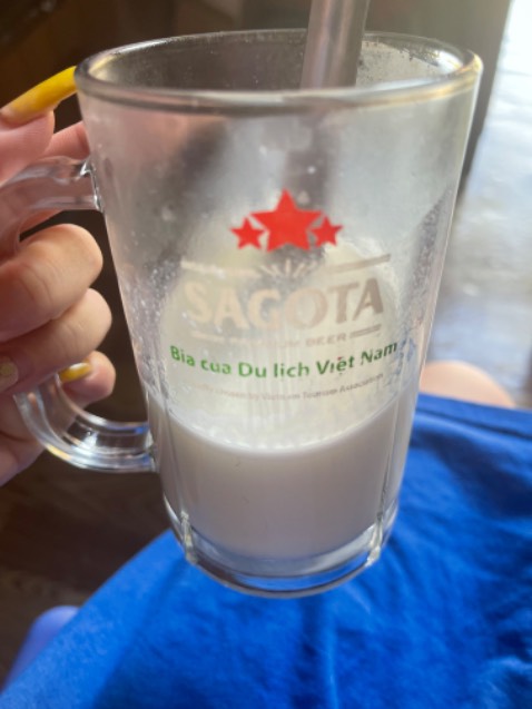 Mình khá ngại sữa vì gây no nước, chán ăn cơm nhưng Oggi quá đỉnh uống no, nhưng tầm 20p lại đói. Từ khi sd sữa mình ăn cực tốt, thèm ăn liên tục, sữa ít ngọt, béo siêu ngon nhá. Cơ địa mình khó nhưng sd 1 hộp tầm 1th đã lên 1,5kg rồi =))) 
Gắng bó lâu dài