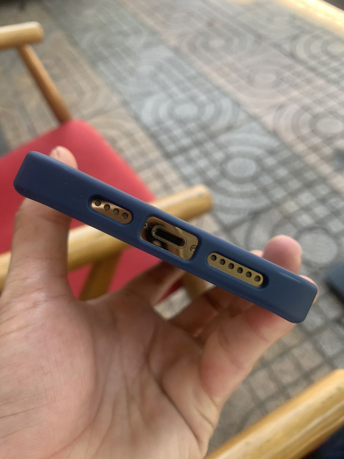 Tuyệt vời! Viền cao bảo vệ màn hình tốt hơn