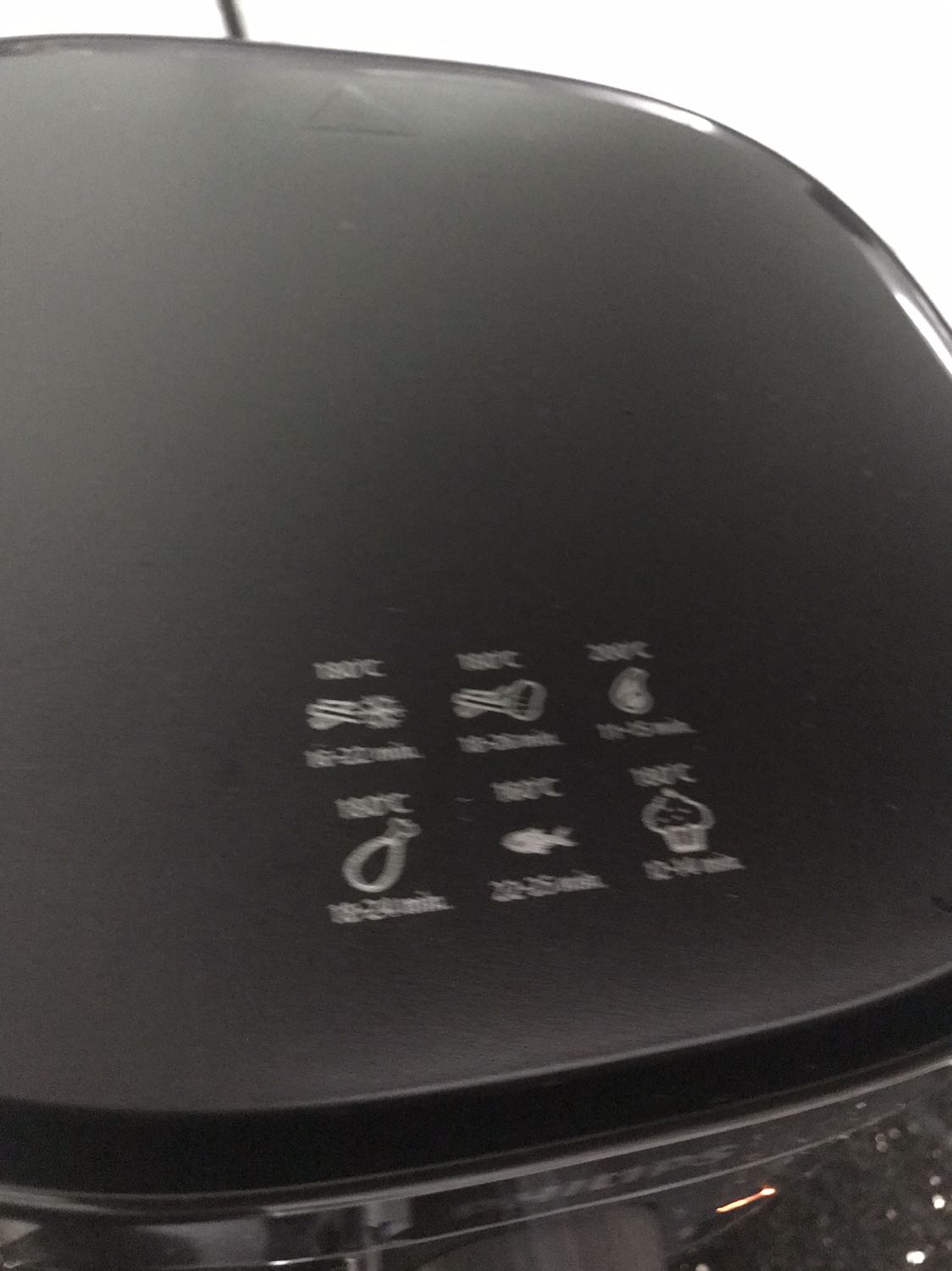 Cũng tạm ổn
Nấu món khô như món rang: cơm rang, khoai Tây sấy; thực phẩm có nước phù hợp hơn: mực nướng, thịt nướng… 
loại này ko phải nồi chiên nên mọi người đừng hiểu lầm công năng giống mình, nó là nồi ko khí đúng hơn, món khô xác định là RANG, sấy. Khi nấu thì cũng phải canh và đảo chứ ko chín đều được.
Dịch bệnh nên giao khá lâu