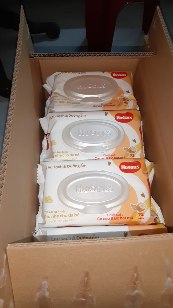 Bữa đầu là đc tặng thêm gói . Nhưng vì thấy nhiều tiền quá nên lưỡng lự chưa muốn mua+ thêm phí giao hàng cũng hơi cao nên cho vào giỏ hàng rồi để đó.  nay  quyết định mua thì nó lại hết tặng. Nhưng đc giảm 20k phí ship nên thôi mua luôn. đằng nào cũng phải dùng. mua nhiều thì giá sỉ.lẻ cũng hơn 40k rồi. lần đầu xài thấy thích quá nên mua luôn.