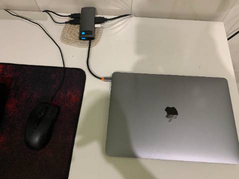 HUB có chất lượng hoàn thiện rất tốt, đẹp, đều màu với con macbook gray của mình luôn. Đang dịch mấy sàn khác giao khá chậm Tiki giao thần tốc luôn. 5* không nói nhiều :D